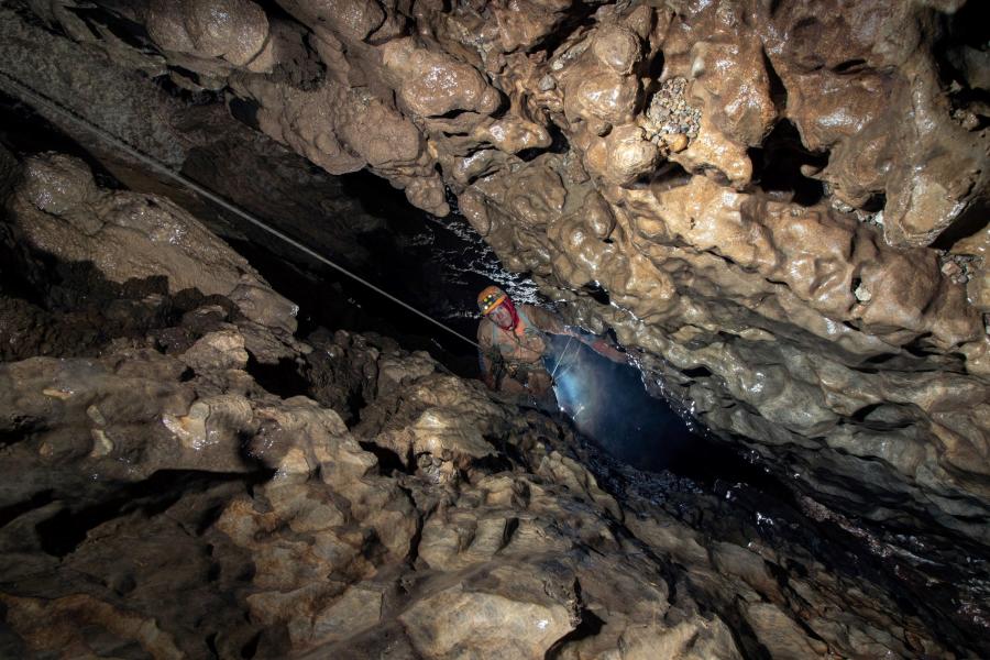 Egy kilométeres mélységben, egy törökországi barlangban rekedt az amerikai kutató, magyarok utaztak a helyszínre menteni