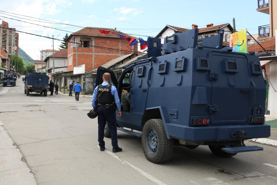 Egy rendőr meghalt, egy pedig megsebesült Koszovóban