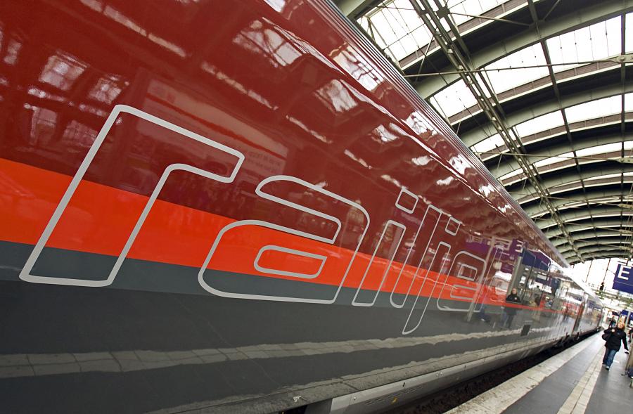 A MÁV azt javasolja az utasoknak, hogy Bécs felé az egy órával korábbi vonattal induljanak