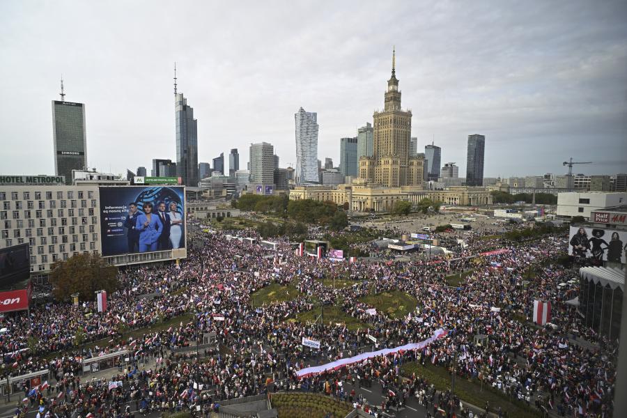 Masszív kormányellenes tüntetést tartottak Varsóban