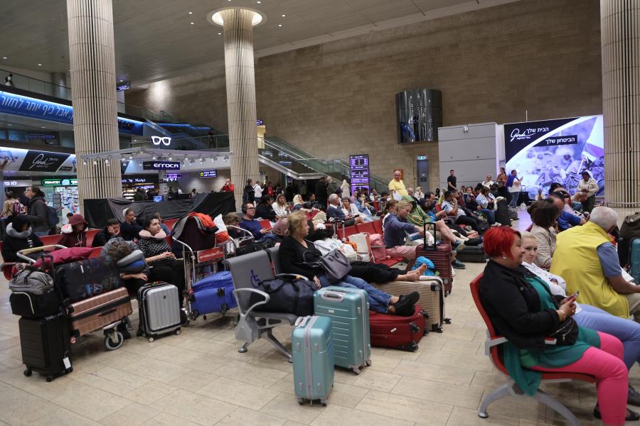 Orbán Viktor segítségét kérik az izraeli repülőtéren rekedt romák