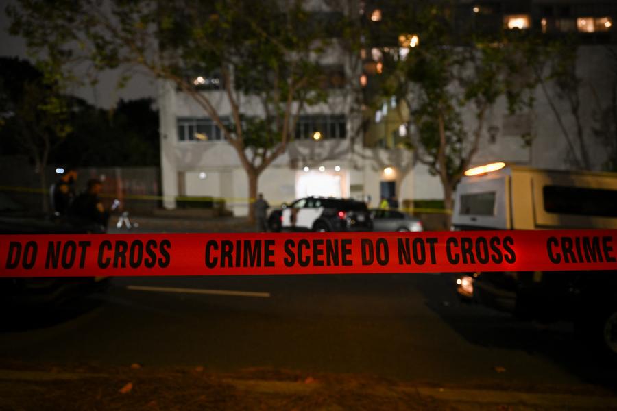 Valaki belerohant az autójával a kínai főkonzulátus épületébe San Franciscóban, a kivezényelt rendőrök agyonlőtték
