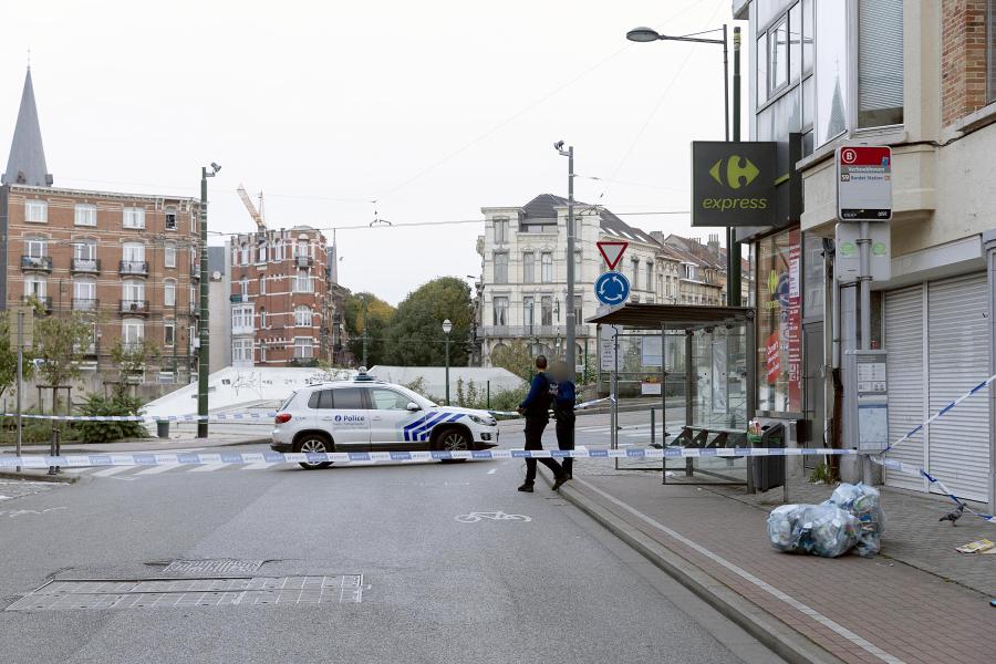 A belga rendőrség rálőtt arra a férfire, aki a gyanú szerint a hétfő esti terrortámadás tettese