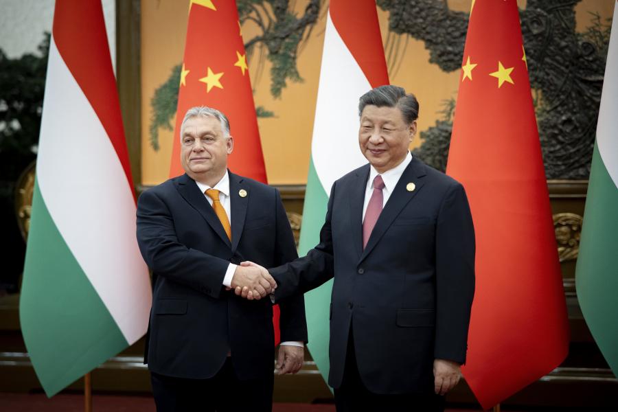 Hszi Csin-ping nagyon örül, hogy végre találkozhatott régi barátjával, Orbán Viktorral 
