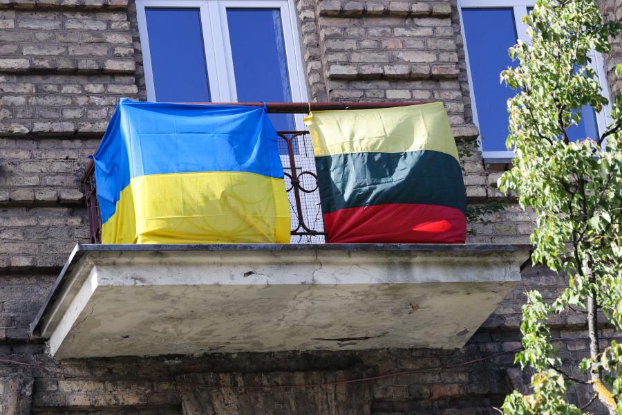 Pénzbüntetést kér a litván ügyészség az ukrán zászlót meggyalázó magyar focidrukkerekre 