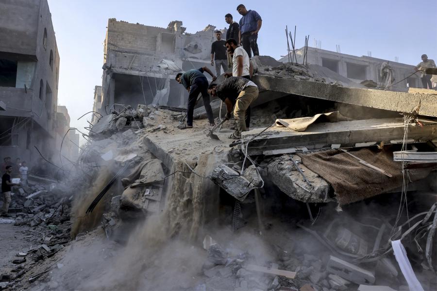 Az izraeli hadsereg azt állítja, több mint száz katonai célpontot támadott éjjel a Gázai övezetben