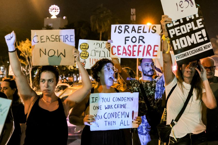 Kormányellenes tüntetéseket tartanak Izraelben a háború miatt