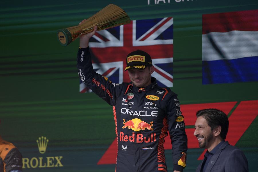 Most a Brazil Nagydíjon aratott rajt-cél győzelmet Max Verstappen