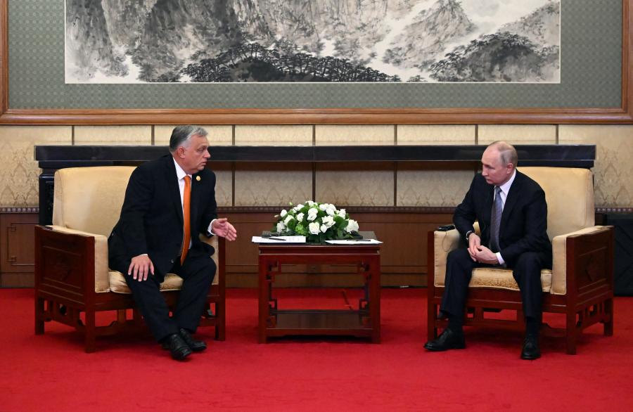 A magyarok többsége szerint elfogadhatatlan, hogy Orbán Viktor Kínában találkozott Vlagyimir Putyinnal