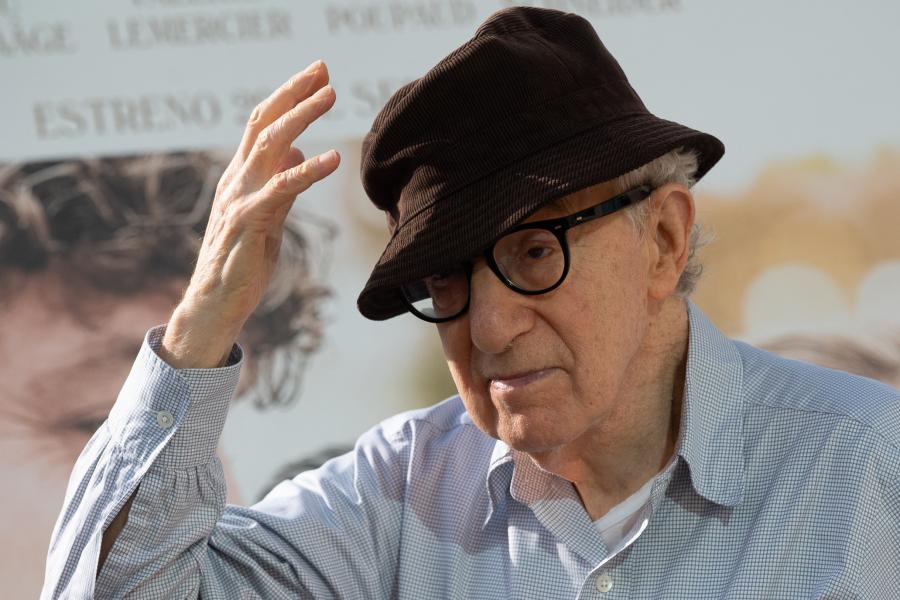 Woody Allen videóban köszönte meg Kern Andrásnak, hogy 40 éve szerepel az ő  darabjában