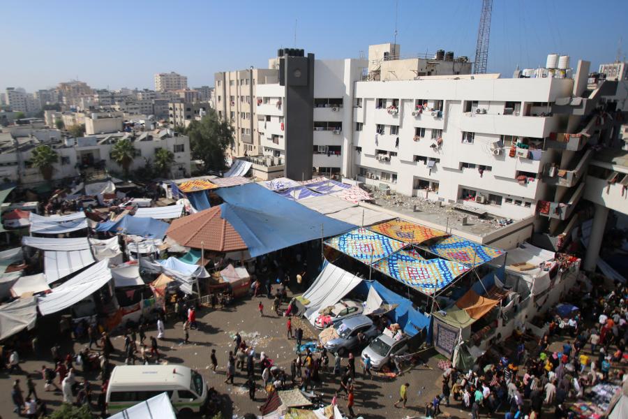 Már több mint száz ENSZ-munkatárs halt meg a Gázai övezetet érő támadásokban, az izraeliek kórház körül vívnak harcot a Hamász szélsőségeseivel