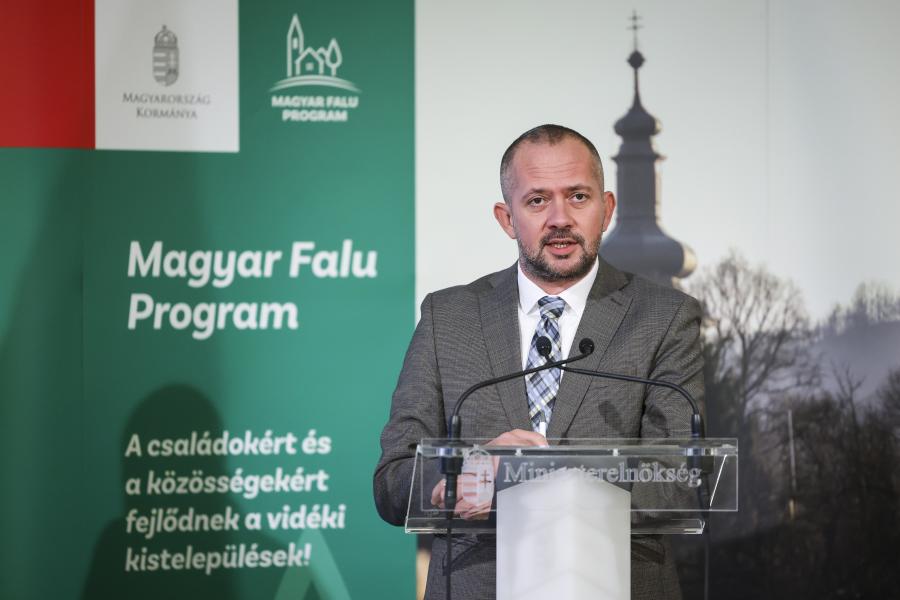 Megjelent a kiírás, összesen még tízmilliárd forintra lehet pályázni a Magyar falu programban
