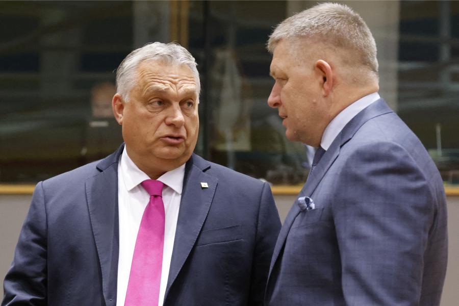 Halad Fico az orbáni úton: kizárhatják a Smerrel kritikus sajtót a kormányülésekről