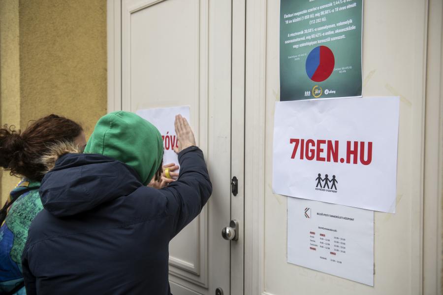 Zárt tankerületi ajtók fogadták a népszavazási eredménnyel érkező diákokat, az Orbán-kormány kvázi beismerte, hogy szükség van oktatási minisztériumra