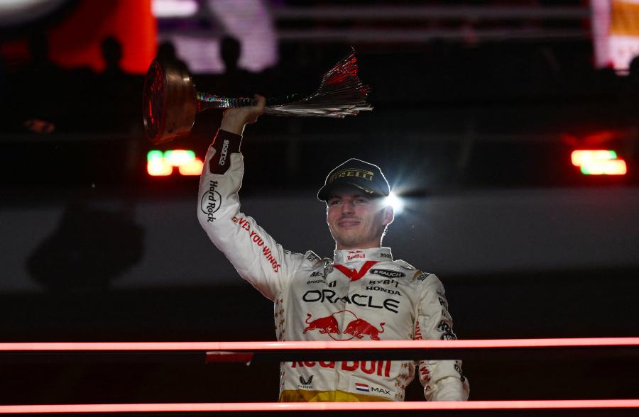 Fordulatos versenyen aratott győzelmet Max Verstappen Las Vegasban