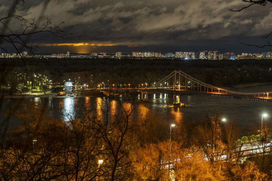 Ismét tűz alá került Kijev, már a második éjszaka támadják az oroszok