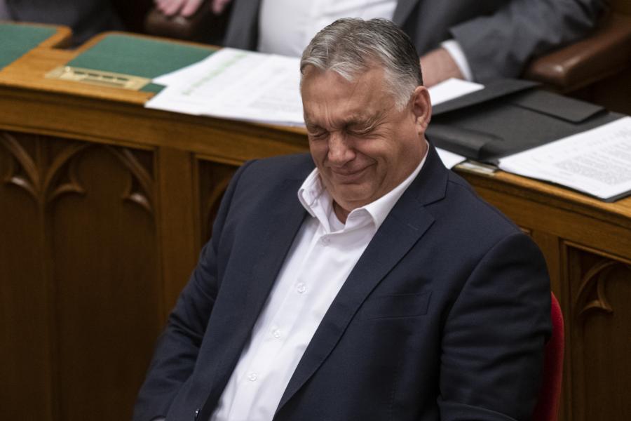 Orbán Viktor felcsúti háza elé is jutott az államtitkár bátyjának gumiszemetéből