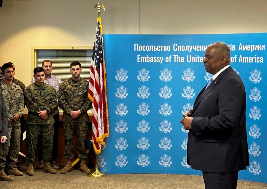 Váratlanul Kijevbe utazott az amerikai védelmi miniszter