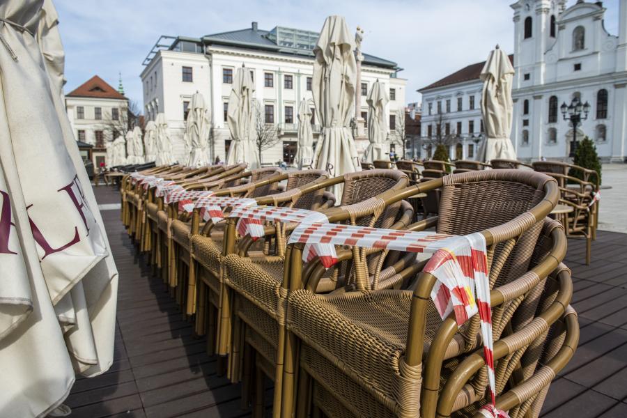 Öt-hat vendéglátóhely húzza le a rolót Magyarországon naponta