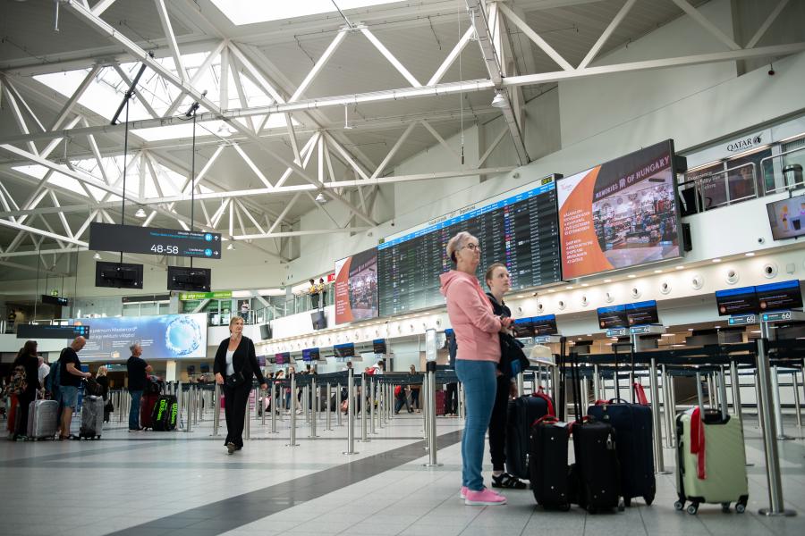 Költségvetési hiány sem számít, bármi áron meg akarja szerezni az Orbán-kormány a ferihegyi repülőteret