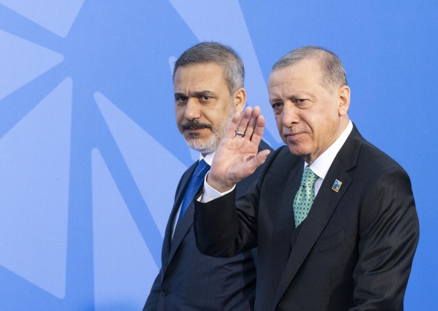 Egy török külügyi illetékes szerint még az év vége előtt NATO-taggá válhat Svédország