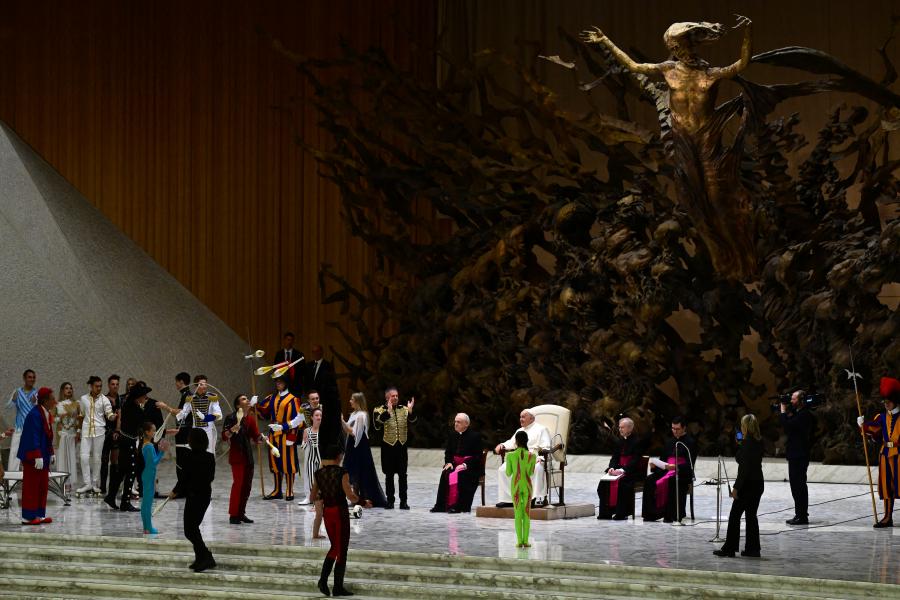 Ismét egy munkatársa olvasta fel Ferenc pápa beszédét, betegsége miatt a dubaji utat is lemondták