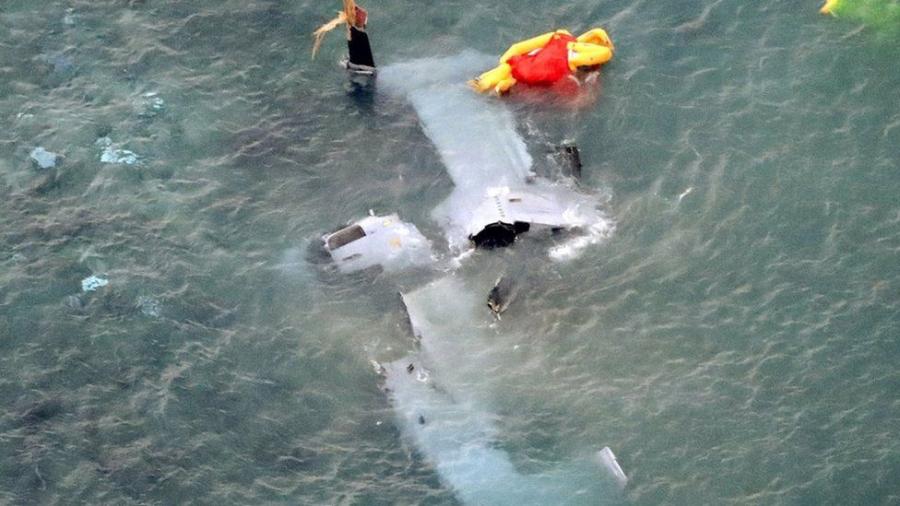 Egy ember meghalt, miután Japán partjainál lezuhant az Egyesült Államok hadseregének egyik repülőgépe 