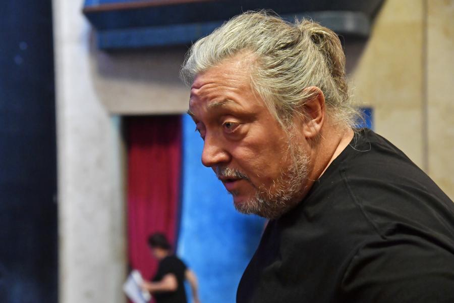 Nincs egyszemélyi felelőse a Nemzeti Színházban történt súlyos balesetnek, Vidnyánszky Attila visszavonta a lemondását