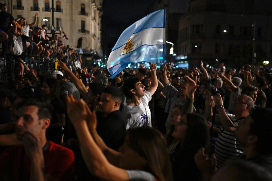 Két hete sem iktatták be, máris elkezdődtek a tömegtüntetések Argentína anarchokapitalista elnöke ellen
