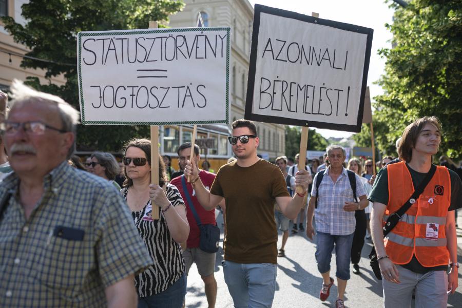 Tanárok béremelése: inkább 20 lehet az az Orbán Viktor által ígért 32 százalék, , a szakszervezetek nem bizakodnak