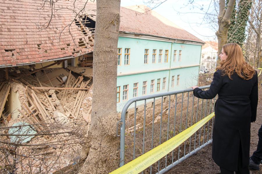 Magyarország ötmillió forinttal támogatja a beomlott székelyudvarhelyi diákotthon áldozatainak családjait