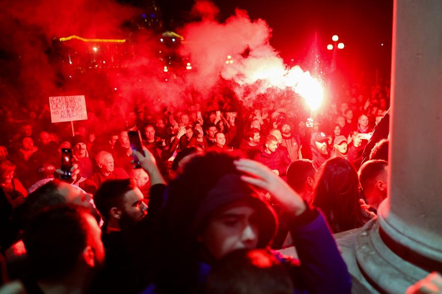 Tüntetők akarták elfoglalni a belgrádi városházát, az államfő szerint nincs forradalom 