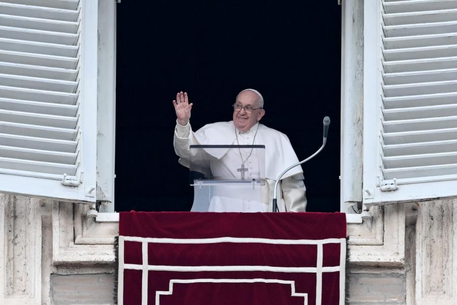 Ferenc pápa: A népek békét akarnak, imádkozzunk és harcoljunk a békéért!