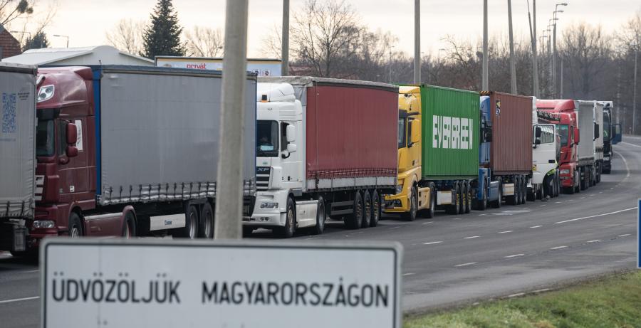 Dühödten tiltakoznak a magyar, a lengyel és a szlovák kamionosok, amiért az EU jelentősen megkönnyítette az ukrán fuvarozók piacszerzését az ő kárukra