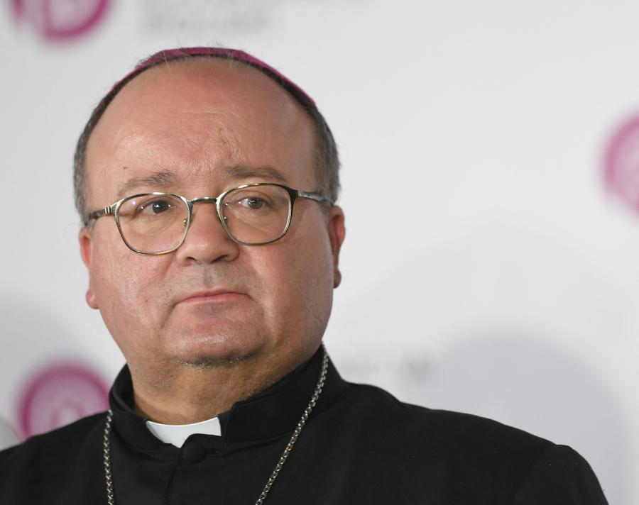Ferenc pápa egyik tanácsadója szerint felül kellene vizsgálni a cölibátus intézményét