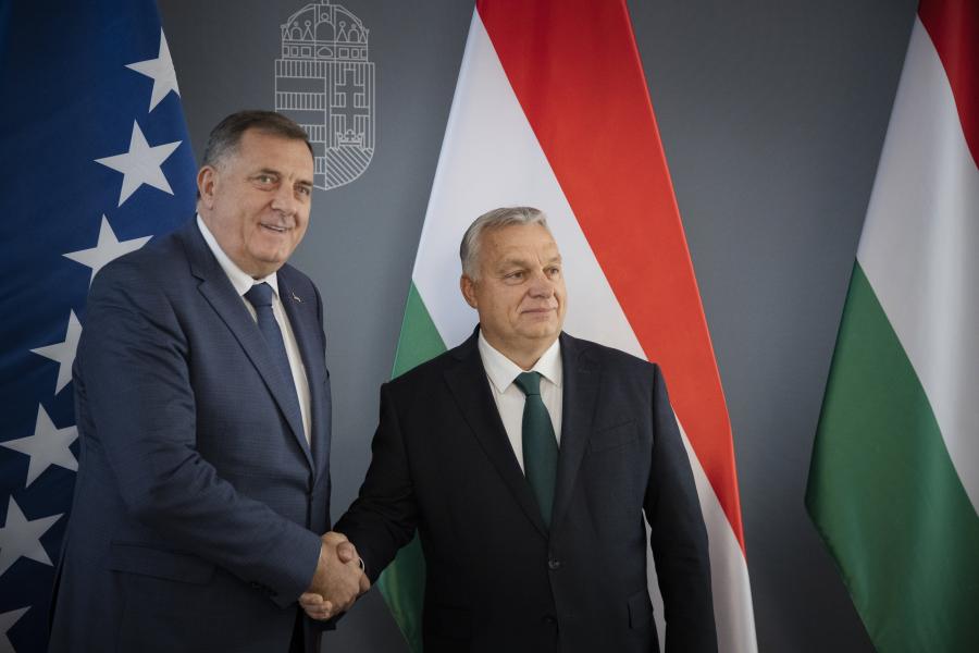 „Hálásak vagyunk ennek az embernek” – Vlagyimir Putyin után idén Orbán Viktort is kitüntette Milorad Dodik