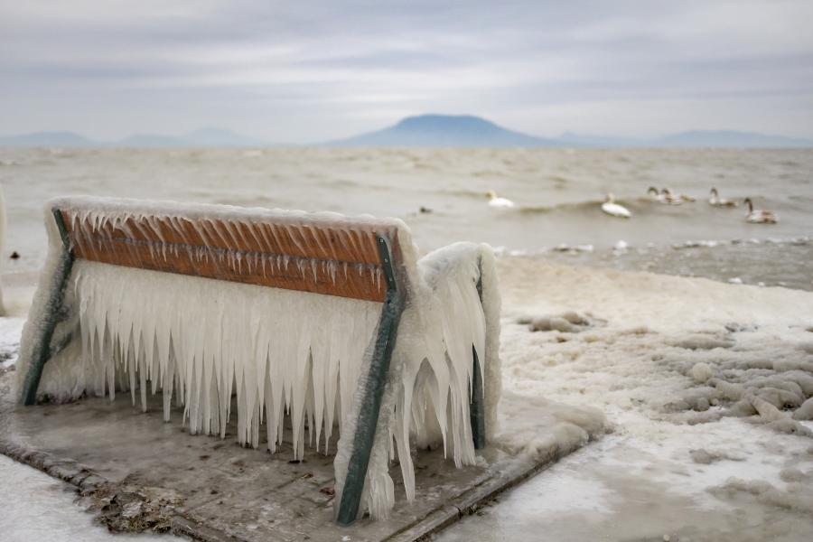 Hamarosan elkezdhet befagyni a Balaton, de összefüggő jégtakaróban nem sokáig reménykedhetünk