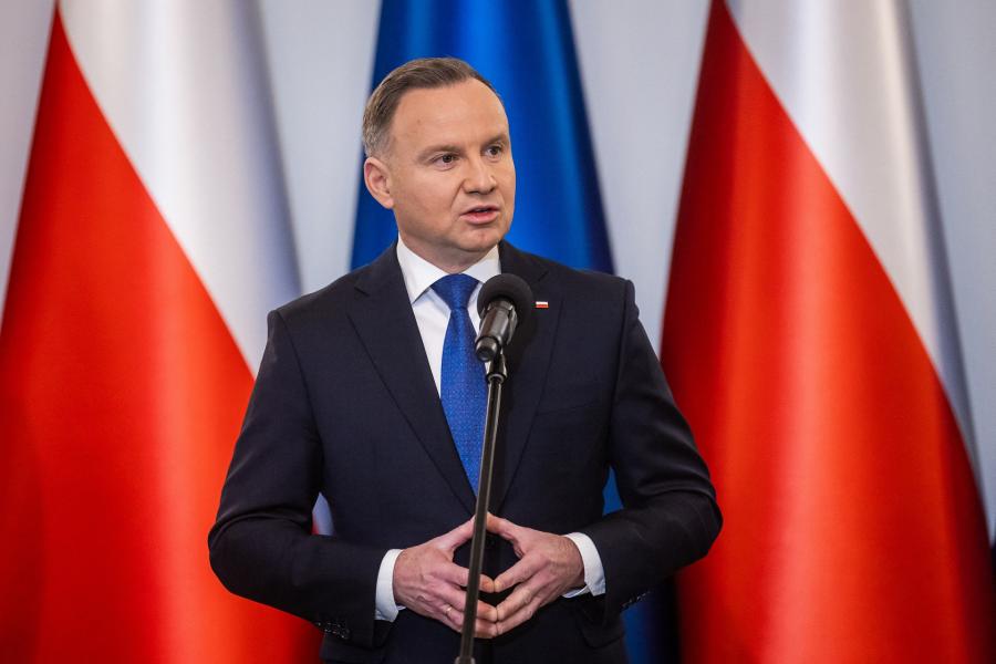 A lengyel elnök kiakadt, tömegtüntetés lesz a volt belügyminiszter és helyettesének letartóztatása miatt