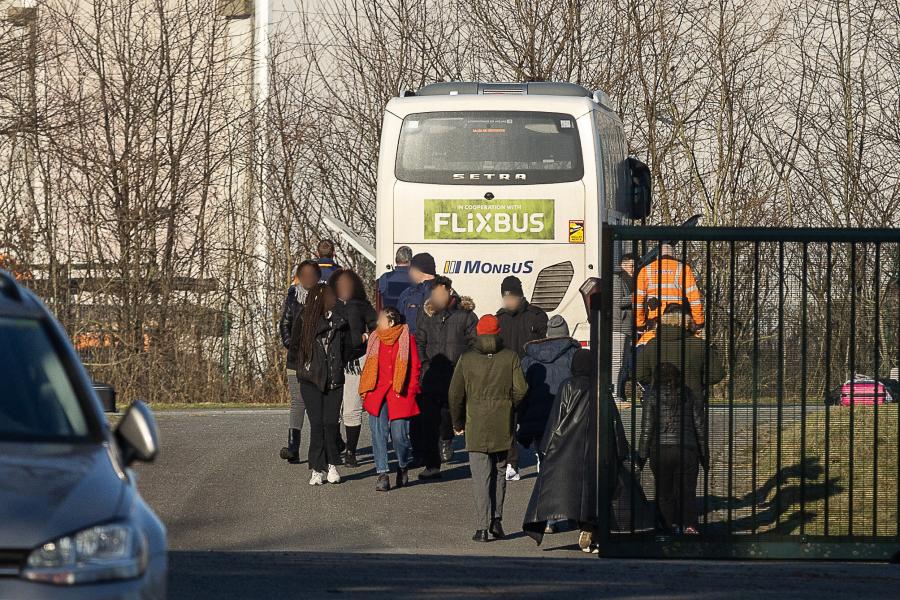 Terrorveszély miatt megállítottak egy Brüsszelbe tartó buszt a belga rendőrök