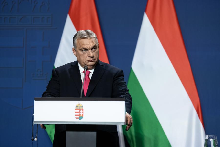 „Alkotmányt módosítani kevés” – Azonnal írt Orbán Viktornak a pedofil igazgató áldozata