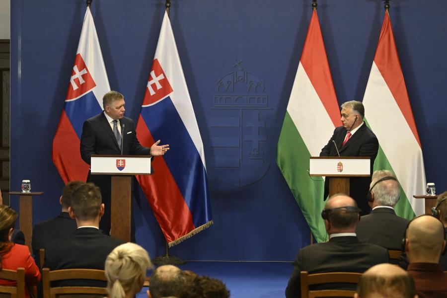 Robert Fico kijelentette, hogy mindentől megvédi az Orbán-kormányt az Európai Unióval szemben