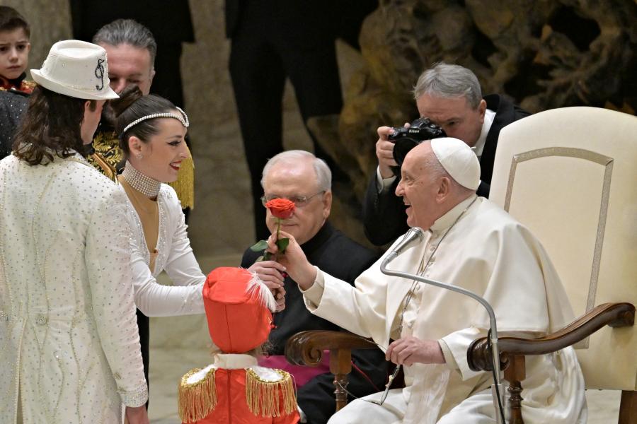 Ferenc pápa: A szexuális örömöt, amely Isten ajándéka, a pornográfia aknázza alá