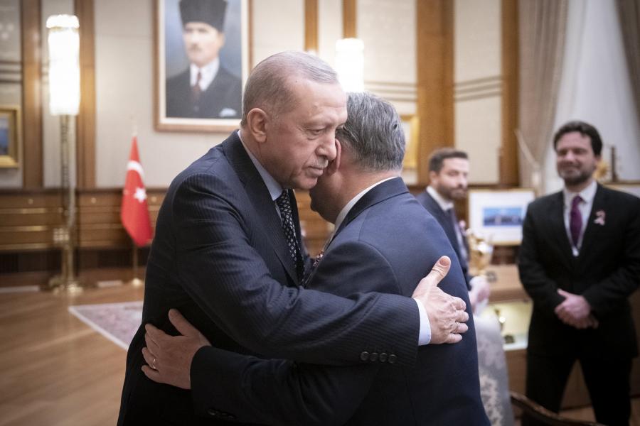 A török parlament megszavazta Svédország NATO-csatlakozását, Magyarország tényleg az utolsó maradt