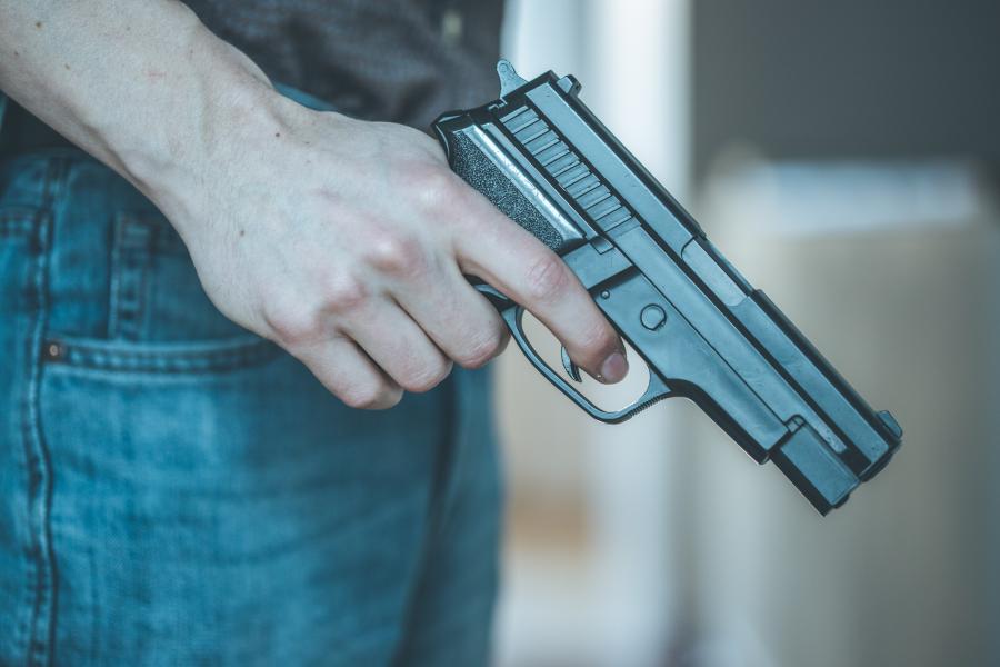 „29 lőszert akkor sem tud megúszni, ha rendőrautóban ül” - Bosszúból fejbe akarta lőni az őt korábban igazoltató rendőrt egy férfi Borsodban