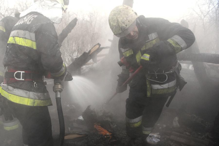 Többet dolgoznak, mégis kevesebbet visznek haza, 400-500 tűzoltó perelné a katasztrófavédelmet
