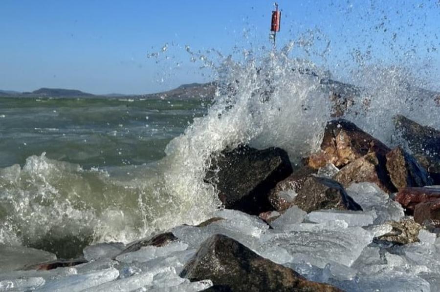 Hatalmas orkán söpört végig a Balatonon, 125 kilométer per órás széllökést is mértek