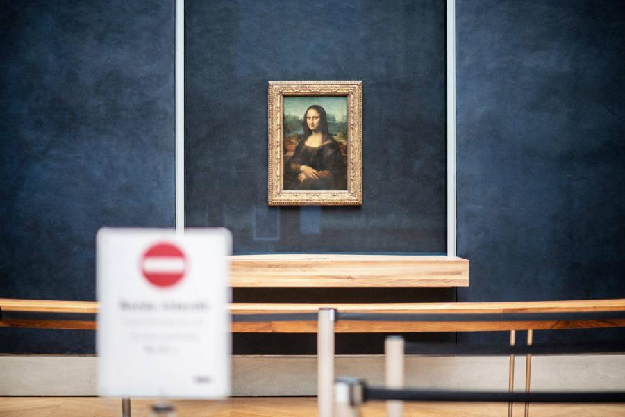 Levessel öntötték le aktivisták a Mona Lisát