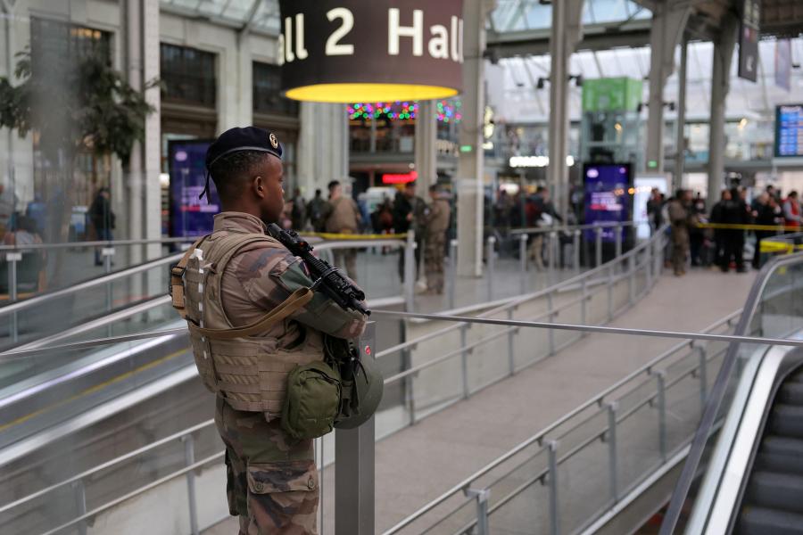 Késeléses támadás történt egy párizsi vasútállomáson, három ember megsérült
