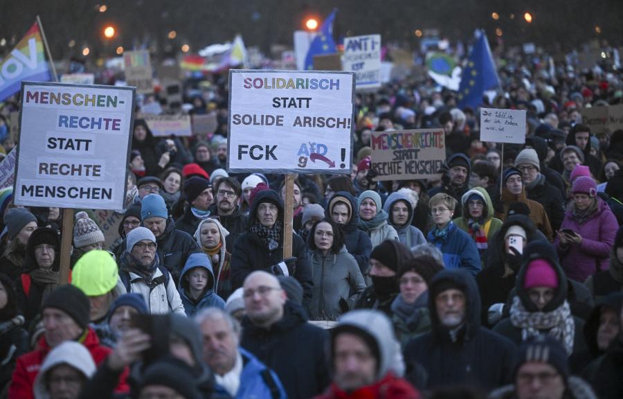 Mintegy 200 ezren tüntettek Németországban a szélsőjobb ellen
