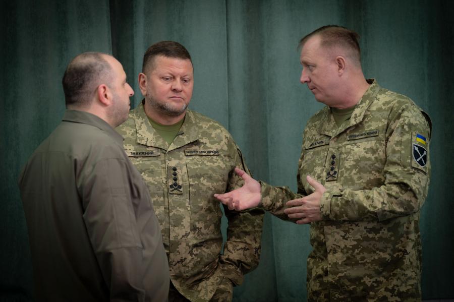 A hadsereg főparancsnoka után az ukrán elnök menesztette a vezérkari főnököt is